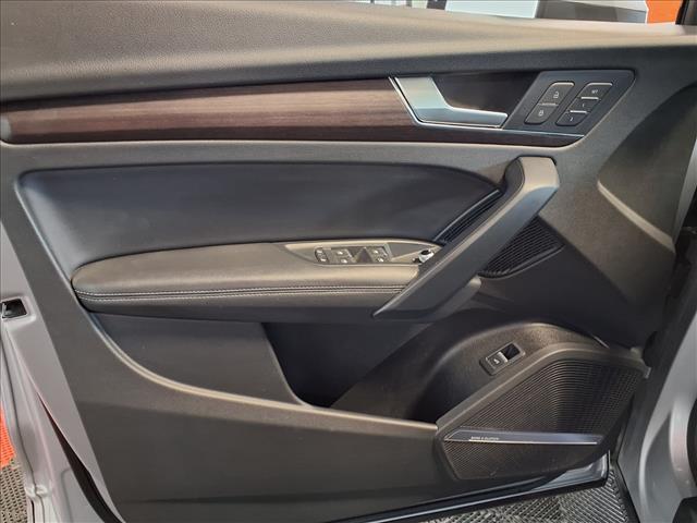 Photo of 2022 Florett Silver Metallic Audi Q5