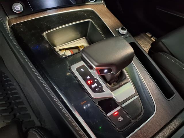 Photo of 2022 Florett Silver Metallic Audi Q5