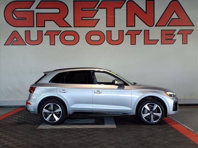 Photo of 2022 Florett Silver Metallic Audi Q5