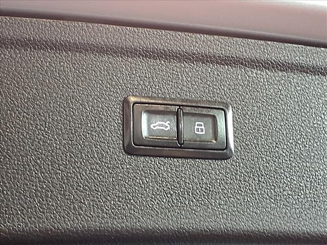 Photo of 2022 Florett Silver Metallic Audi Q5
