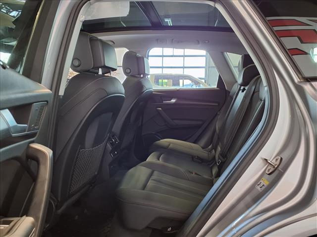 Photo of 2022 Florett Silver Metallic Audi Q5