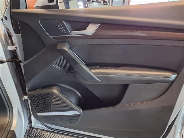 Photo of 2022 Florett Silver Metallic Audi Q5