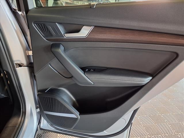 Photo of 2022 Florett Silver Metallic Audi Q5