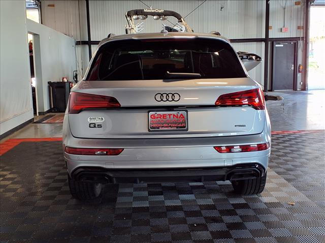 Photo of 2022 Florett Silver Metallic Audi Q5