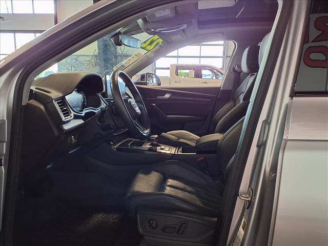 Photo of 2022 Florett Silver Metallic Audi Q5