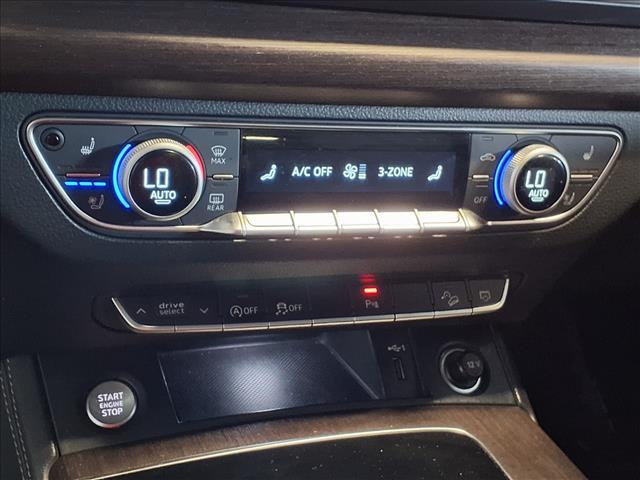 Photo of 2022 Florett Silver Metallic Audi Q5