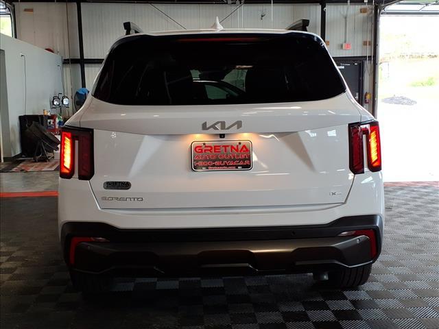 Photo of 2024 Glacial White Pearl Kia Sorento