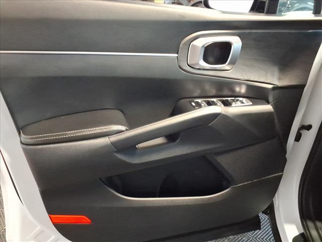 Photo of 2024 Glacial White Pearl Kia Sorento