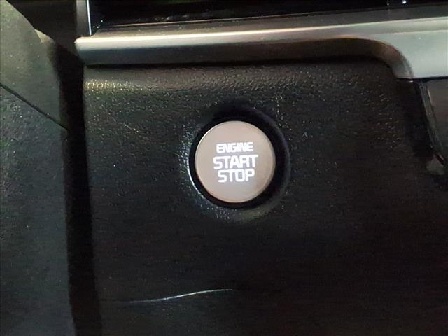 Photo of 2024 Glacial White Pearl Kia Sorento