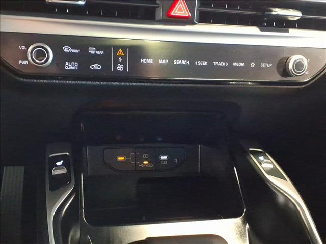 Photo of 2024 Glacial White Pearl Kia Sorento
