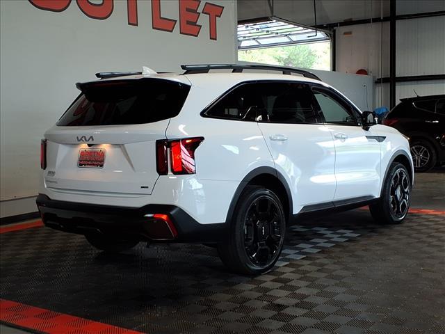 Photo of 2024 Glacial White Pearl Kia Sorento