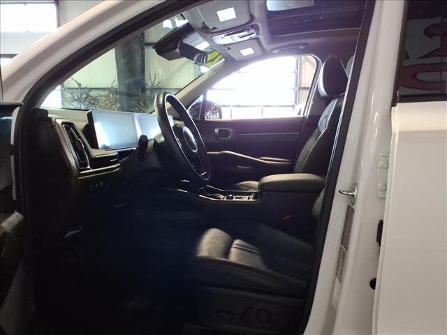 Photo of 2024 Glacial White Pearl Kia Sorento