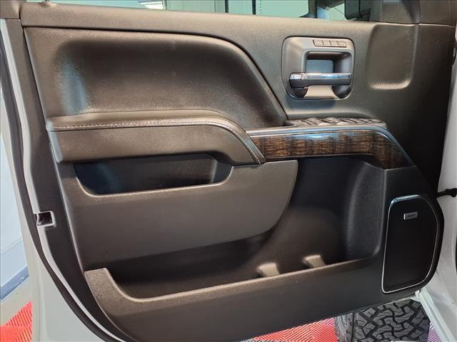 Photo of 2016 Summit White GMC Sierra 2500
