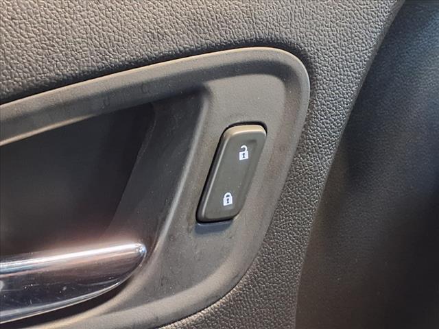 Photo of 2021 Summit White Chevrolet Colorado