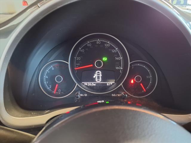 Photo of 2018 Platinum Gray Metallic Volkswagen Beetle