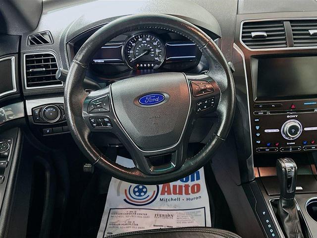 Photo of 2016 White Platinum Clearcoat Metallic Ford Explorer