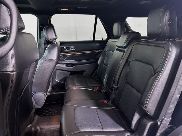 Photo of 2016 White Platinum Clearcoat Metallic Ford Explorer