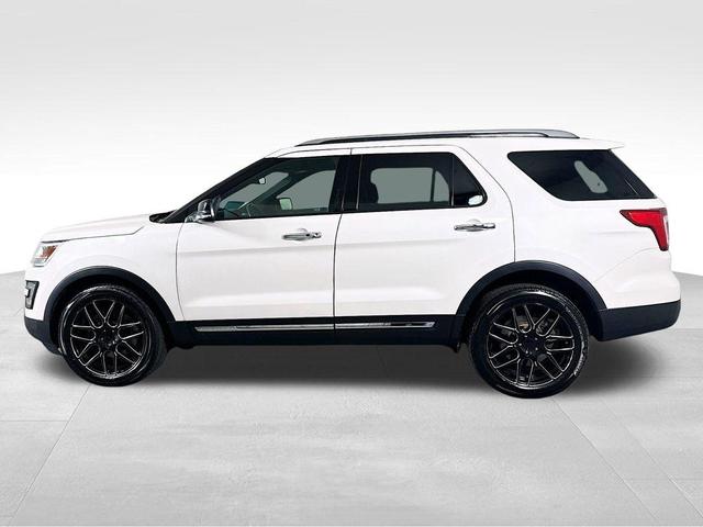 Photo of 2016 White Platinum Clearcoat Metallic Ford Explorer