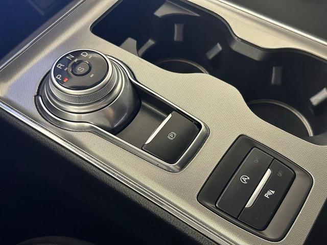 Photo of 2024 Gray Metallic Ford Edge