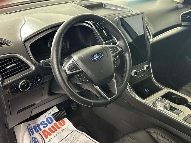 Photo of 2024 Gray Metallic Ford Edge