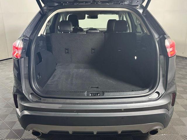 Photo of 2024 Gray Metallic Ford Edge