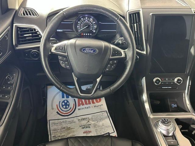 Photo of 2024 Gray Metallic Ford Edge