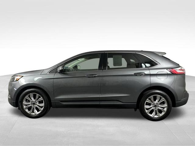 Photo of 2024 Gray Metallic Ford Edge