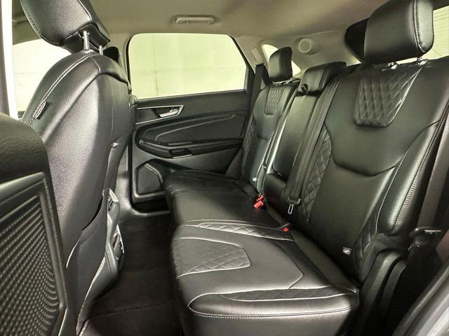 Photo of 2024 Gray Metallic Ford Edge
