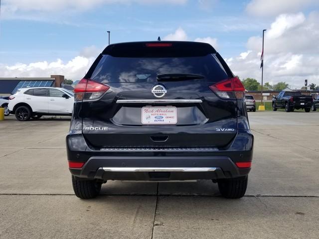 Photo of 2019 Magnetic Black Nissan Rogue