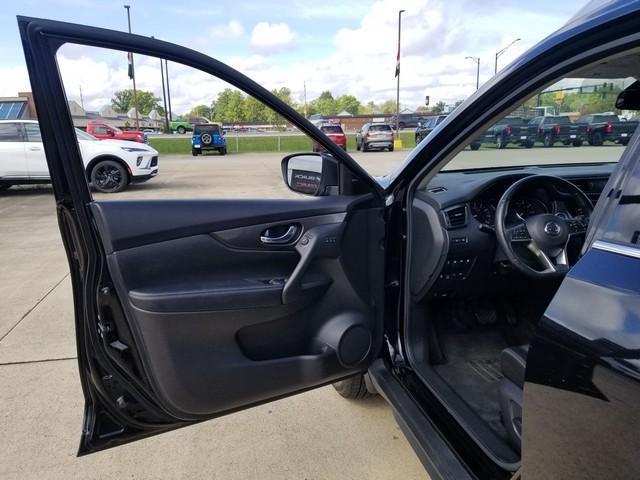 Photo of 2019 Magnetic Black Nissan Rogue