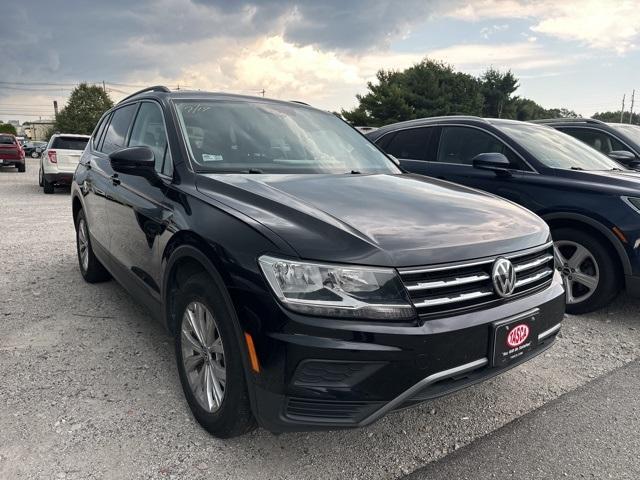 Photo of 2019 Deep Black Pearl Effect Volkswagen Tiguan