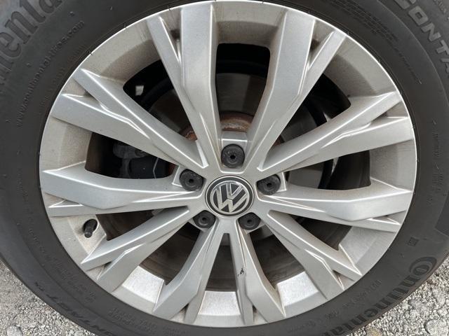 Photo of 2019 Deep Black Pearl Effect Volkswagen Tiguan