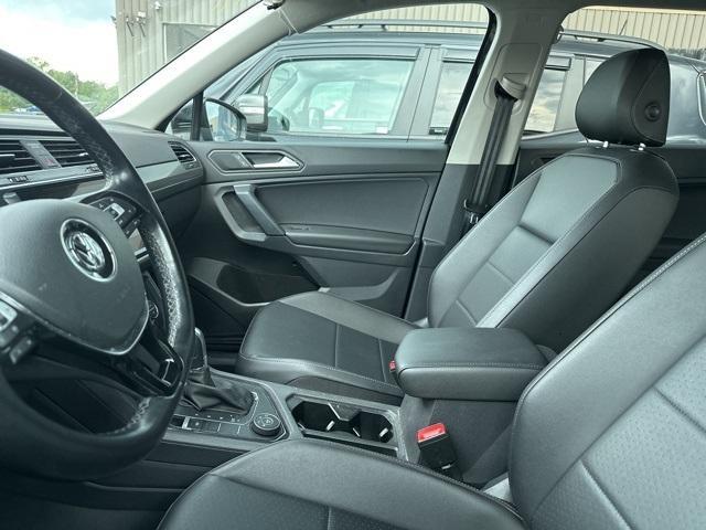 Photo of 2019 Deep Black Pearl Effect Volkswagen Tiguan