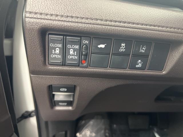 Photo of 2020 White Honda Odyssey