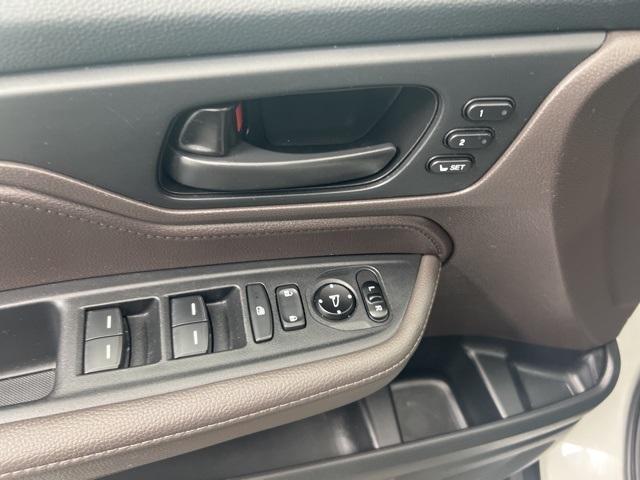 Photo of 2020 White Honda Odyssey