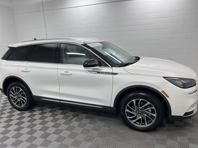 Photo of 2022 White Lincoln Corsair