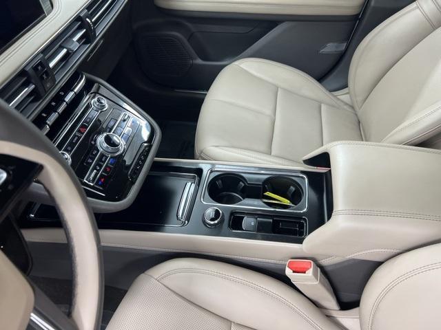 Photo of 2022 White Lincoln Corsair