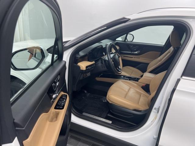 Photo of 2022 White Lincoln Corsair
