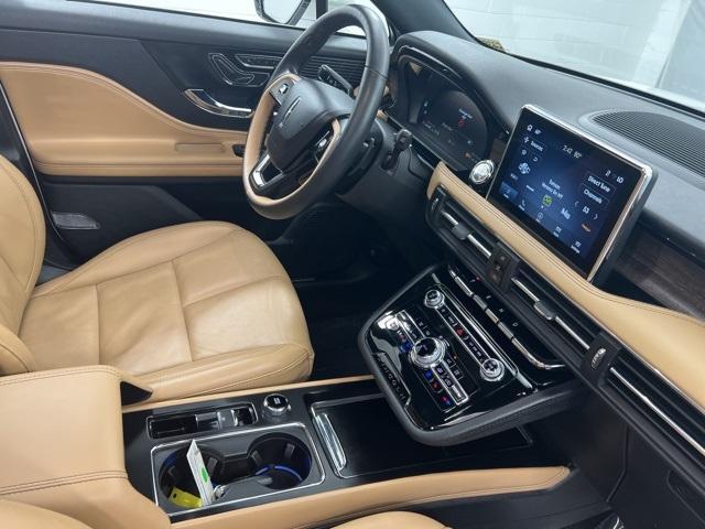 Photo of 2022 White Lincoln Corsair
