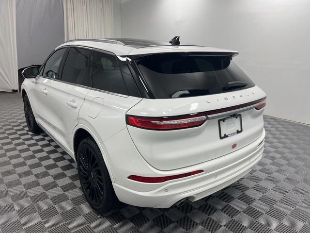 Photo of 2022 White Lincoln Corsair