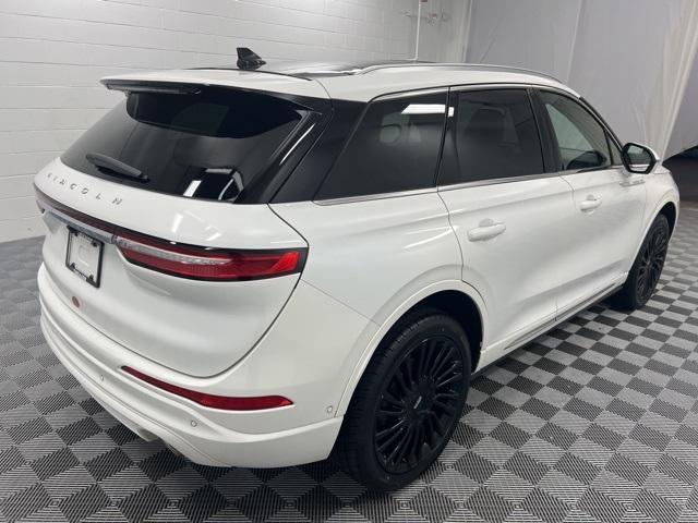 Photo of 2022 White Lincoln Corsair