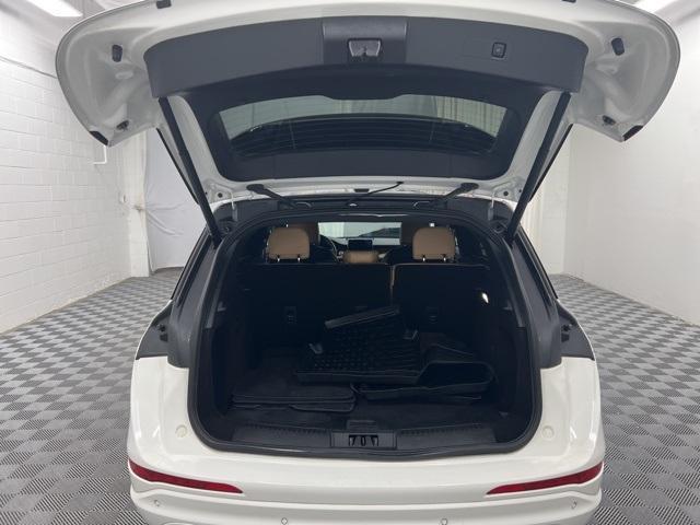 Photo of 2022 White Lincoln Corsair