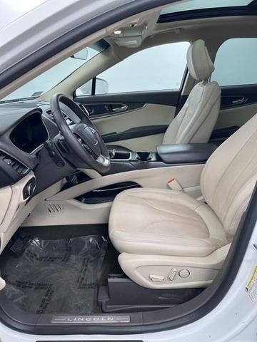 Photo of 2020 White Lincoln Nautilus