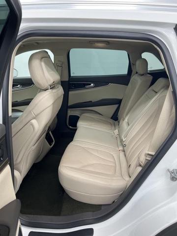 Photo of 2020 White Lincoln Nautilus