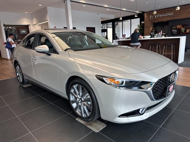 Photo of 2025 Platinum Quartz Metallic Mazda Mazda3