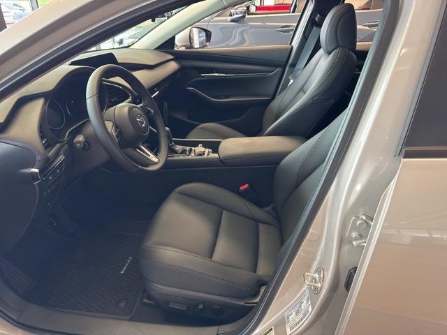 Photo of 2025 Platinum Quartz Metallic Mazda Mazda3