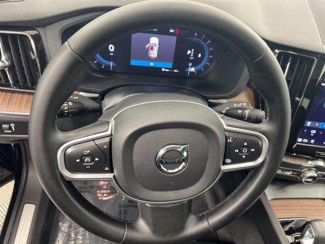 Photo of 2022 Black Volvo XC60
