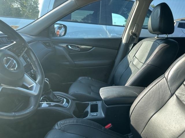Photo of 2017 Midnight Jade Nissan Rogue