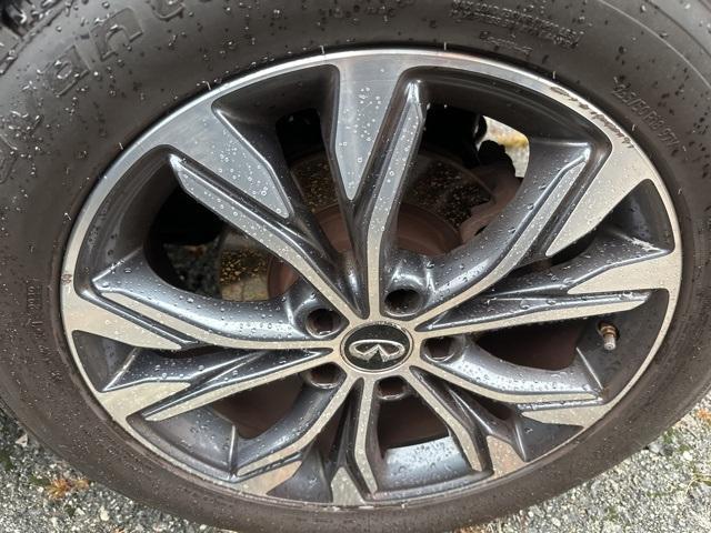 Photo of 2017 Blade Silver INFINITI QX30