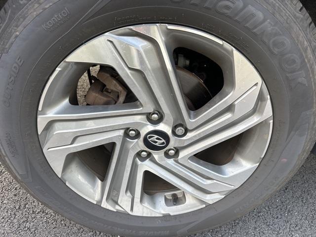 Photo of 2023 Gray Hyundai SANTA FE